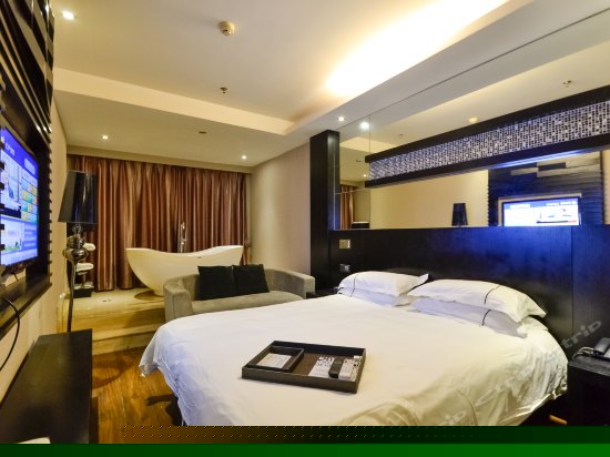 豪华水晶商务大床房