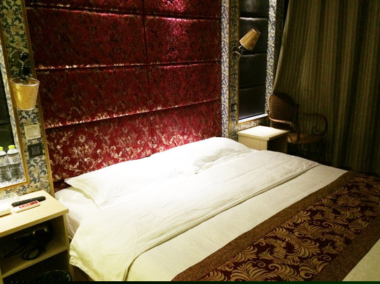 简约主题大床房