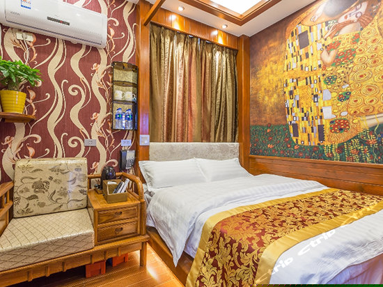 东南亚榻榻米房