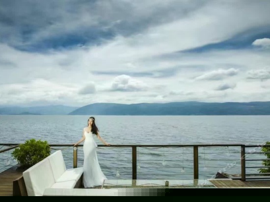 三世（豪华亲海露台大床房）