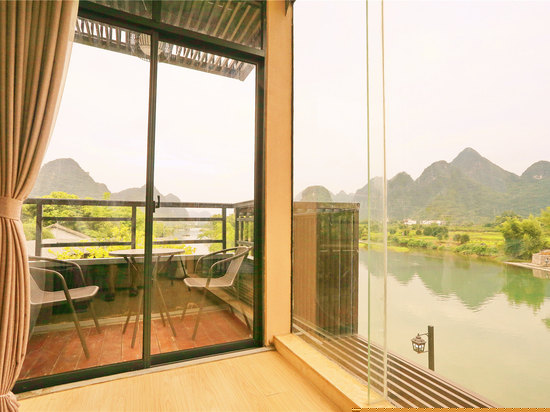 豪华河景大床房