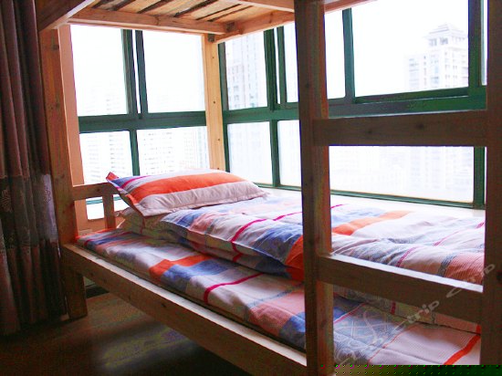 女生六人间(床位)