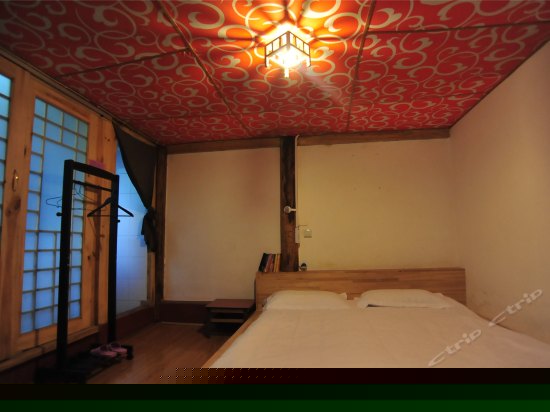 一楼复古榻榻米房