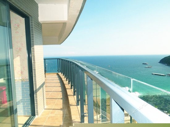 28 楼阳台海景豪华套房三卧室二卫