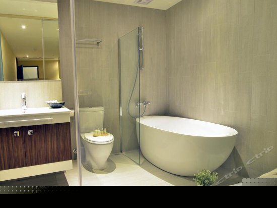 爱魅居浴缸4人房