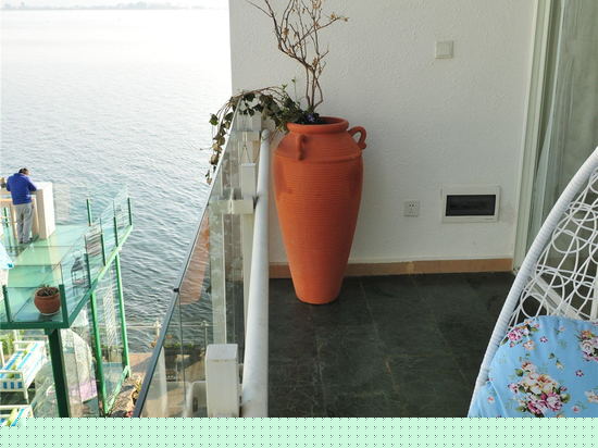 侧面海景大床房