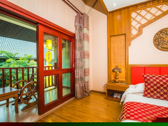 主题阁楼家庭套房