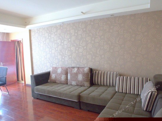 豪华休闲套房(带棋牌室)