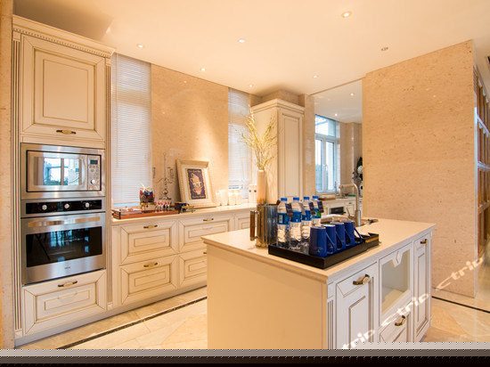 独栋5居室湖景别墅