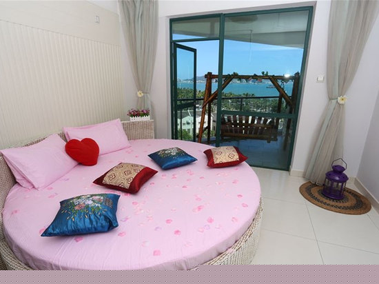 电脑豪华海景圆床房