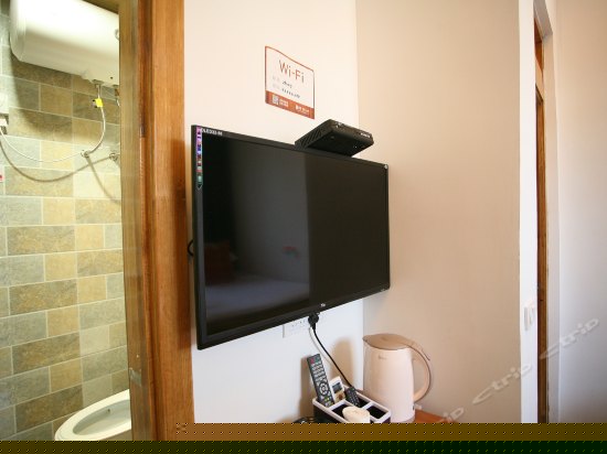 温馨四人大炕房