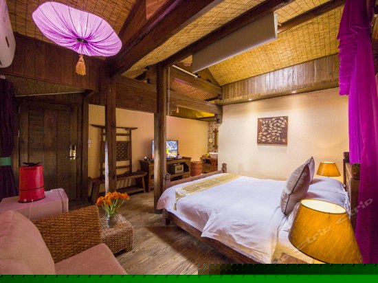 艳紫妖红大床房