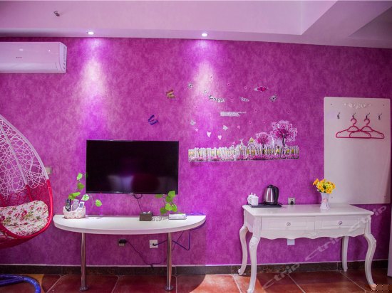 温馨情侣圆床房