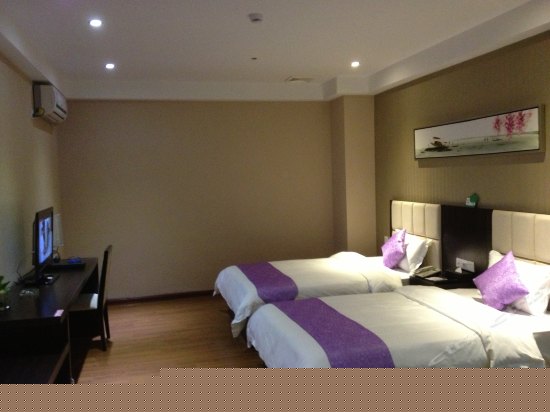 高级双床房（无窗）