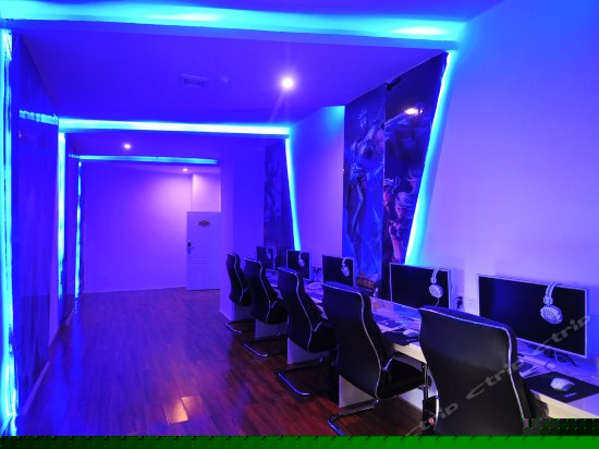 英雄联盟主题电脑房