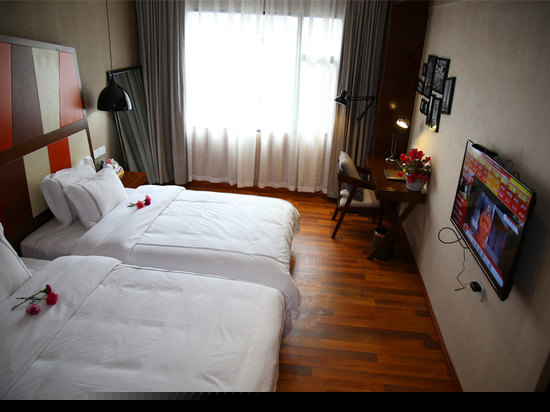 色彩缤纷豪华双床房