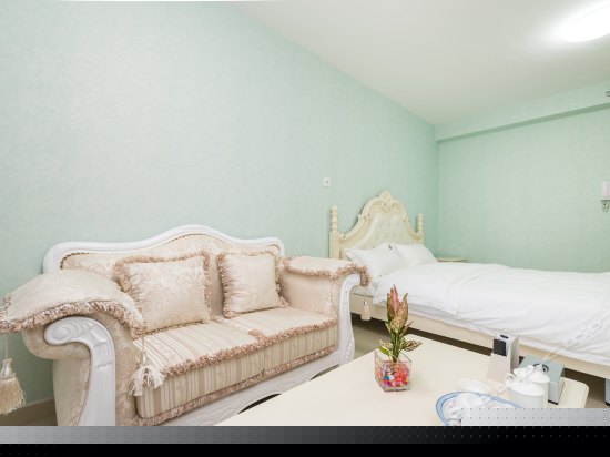 高层奢华大床房