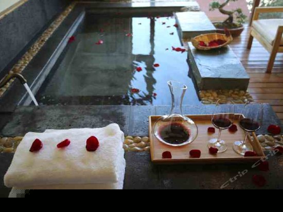 云心古香古色火山汤池套房