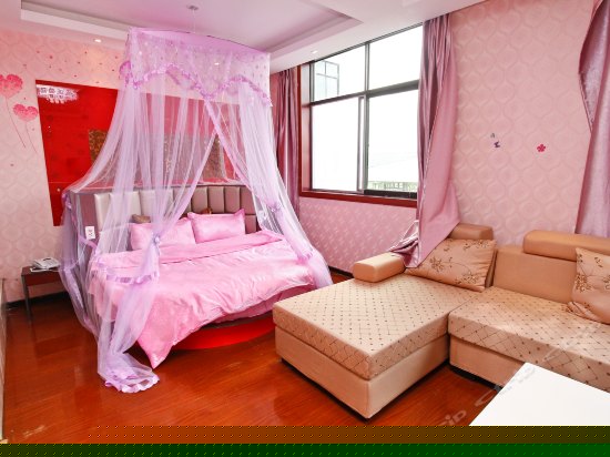 豪华情侣圆床房