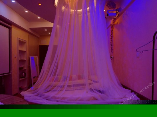 榻榻米主题影院房