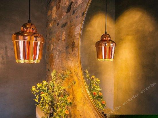 后现代独立温泉房