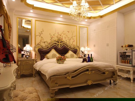 奢华宫廷大床房