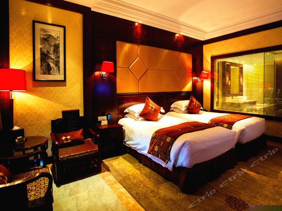 高级湖景双床房