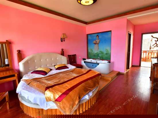 湖景情趣圆床房