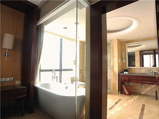 豪华园景大床房