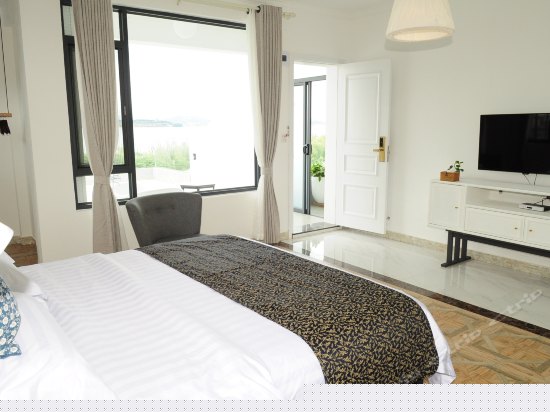 豪华海景山景超大露台大床房