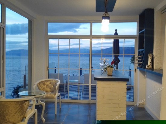 豪华海景带小酒吧露台大床房209