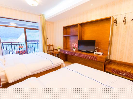 阳台山景家庭房