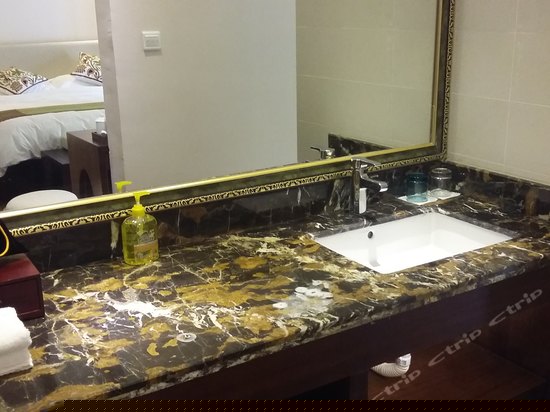 森林独幢小木屋