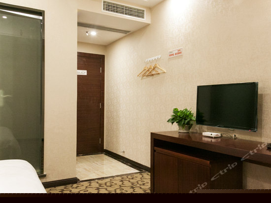 精品阳光大床房