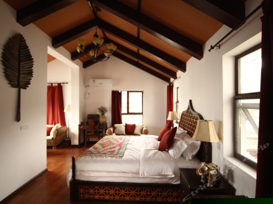 滨水露天浴缸海景房