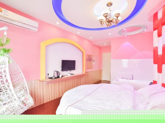 情侣浴缸圆床房