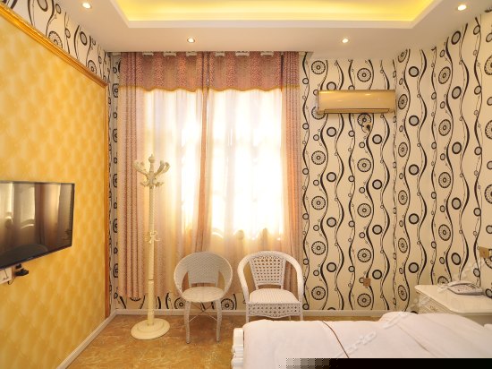 豪华温馨大床房