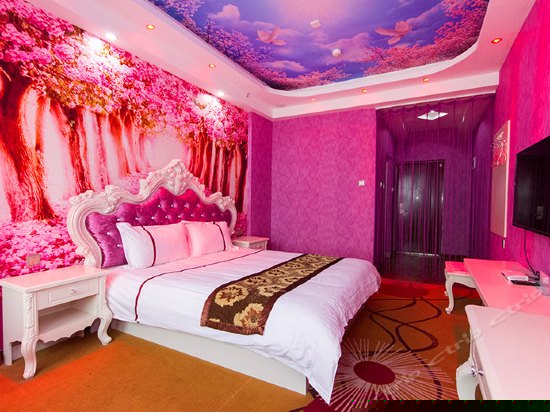 时尚情侣大床房
