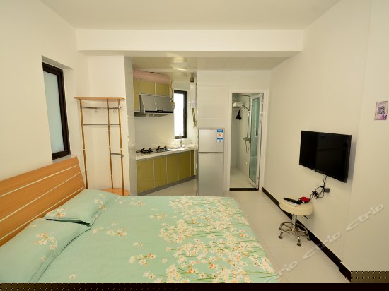 现代简约大床房