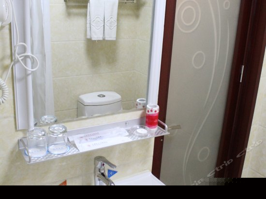 标准大床间(内窗)