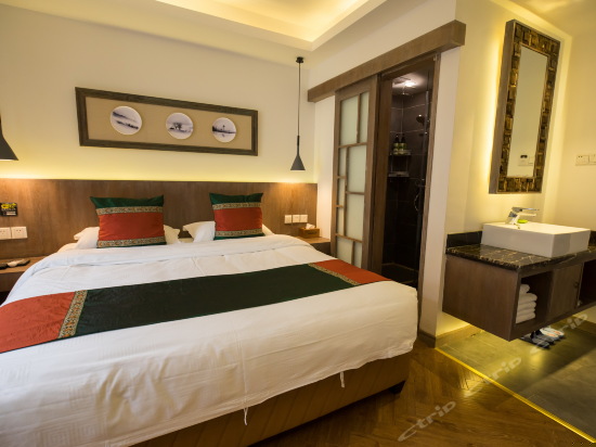 落地飘窗景观房（208）