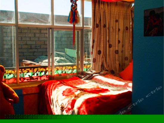 蓝色阳光浪漫大床房