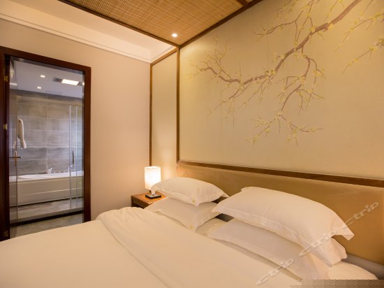 杨柳岸山景大床房