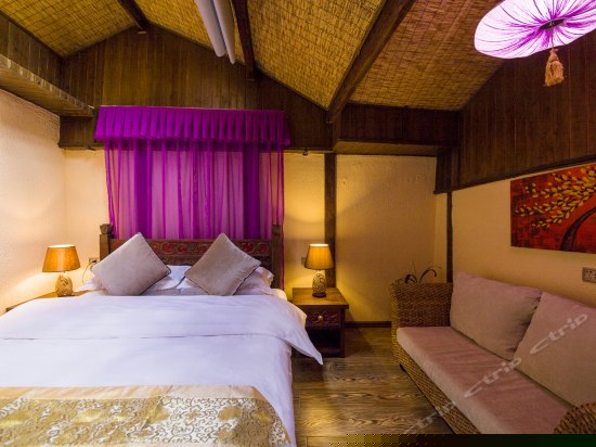 二楼天窗豪华大床房