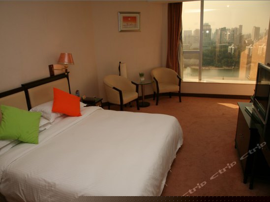 湖景标准大床房