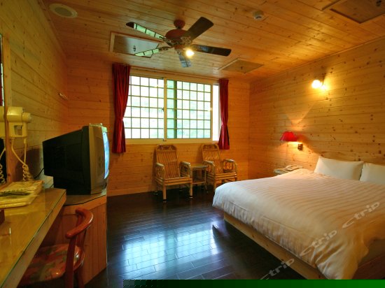 原木窗型双人房