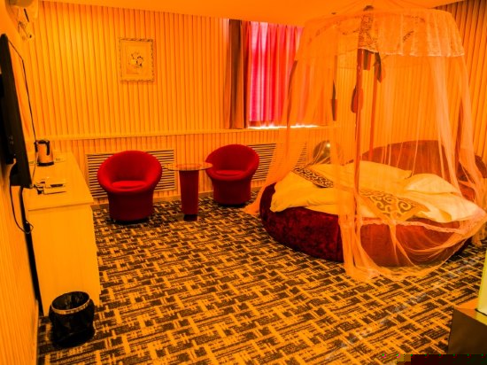 主题电动圆床房