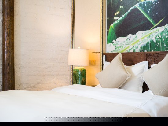 花月夜东南亚大床房