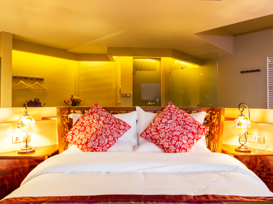 湖畔雪山豪华房