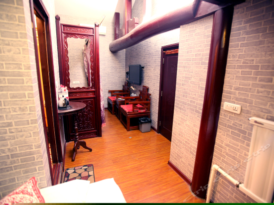 豪华阁楼斜坡顶大炕